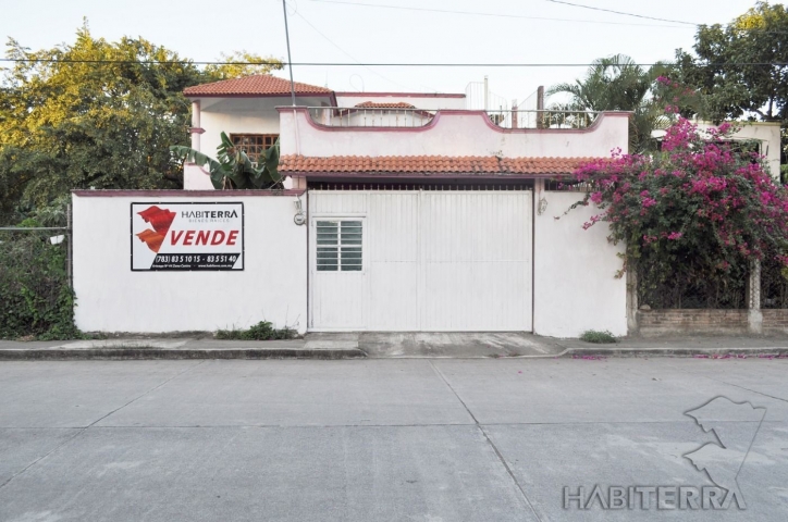 doomos. casa en venta en la col dante delgado,santiago de la peña,tuxpan ,ver